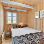 Three-bedroom With A Fireplace In Casa vacanze