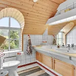Three-bedroom With A Fireplace In بيت للعطل