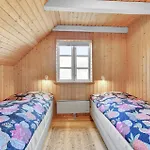 Casa vacanze Three-bedroom With A Fireplace In