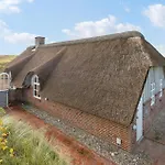 Three-bedroom With A Fireplace In Ringkøbing