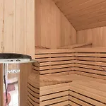 Three-bedroom With A Fireplace In Casa vacanze
