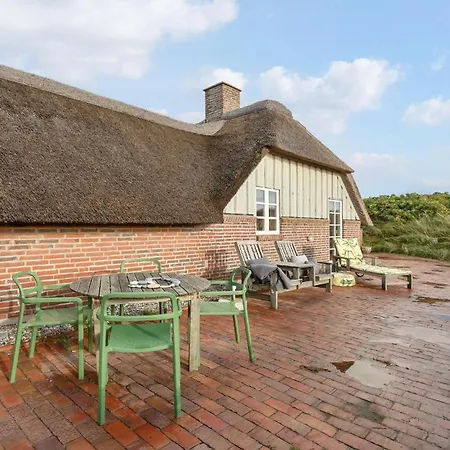 Three-bedroom With A Fireplace In Ringkobing