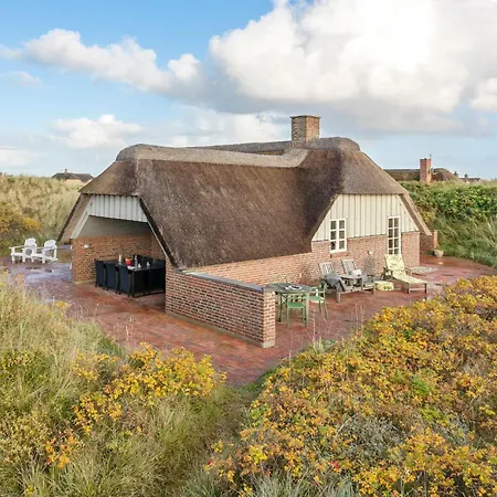 Three-bedroom With A Fireplace In Ringkobing