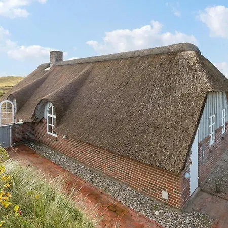 Three-bedroom With A Fireplace In Ringkobing 링쾨빙