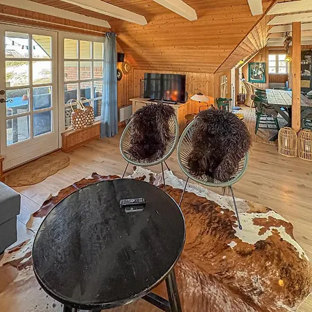 Three-bedroom With A Fireplace In Vakantiehuis Ringkøbing