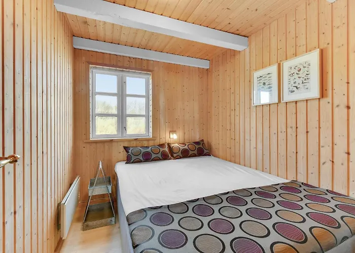 Three-bedroom With A Fireplace In 度假居