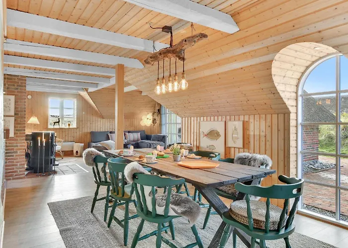 Three-bedroom With A Fireplace In Ringkobing