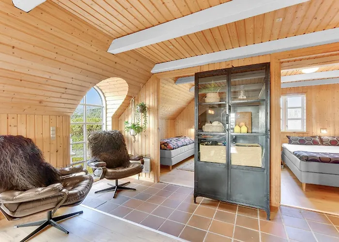 Three-bedroom With A Fireplace In 灵克宾