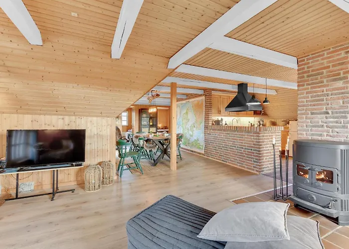 度假居 Three-bedroom With A Fireplace In *